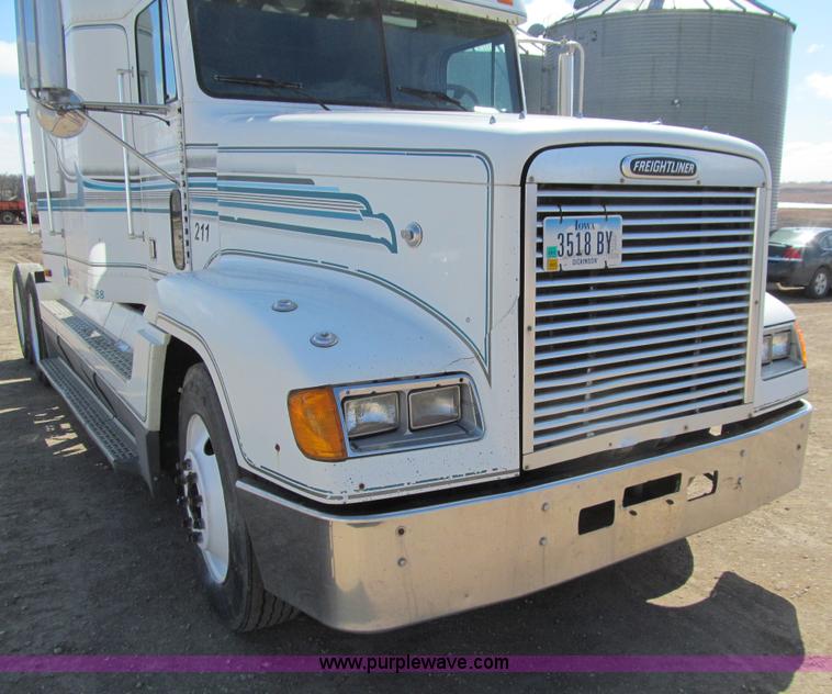 image for item E4677 1997 Freightliner FLD120 semi truck