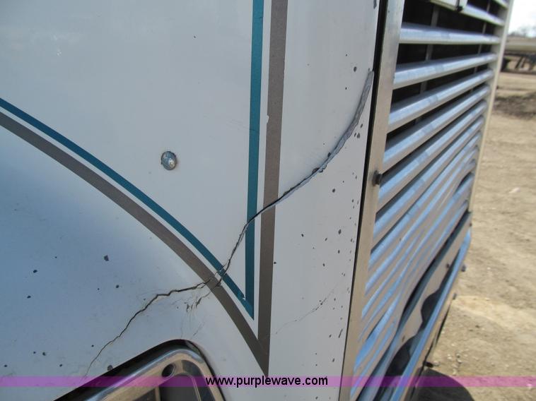 image for item E4677 1997 Freightliner FLD120 semi truck