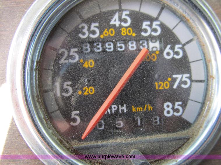 image for item E4677 1997 Freightliner FLD120 semi truck