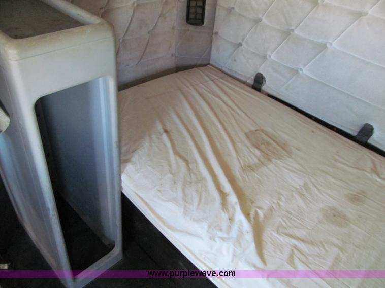 image for item E4677 1997 Freightliner FLD120 semi truck