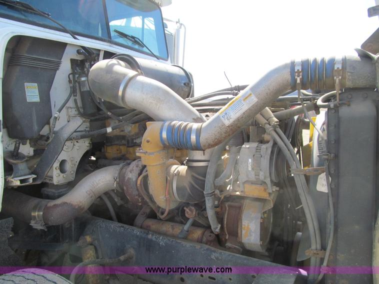 image for item E4677 1997 Freightliner FLD120 semi truck