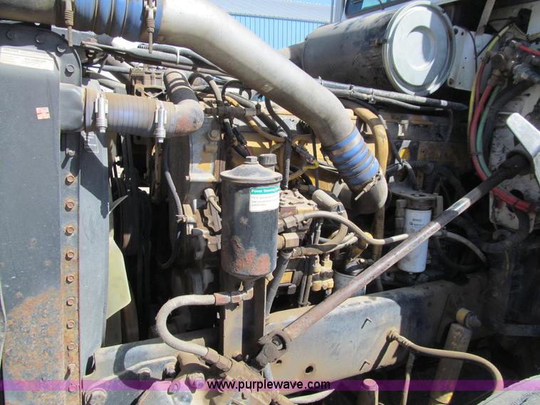 image for item E4677 1997 Freightliner FLD120 semi truck