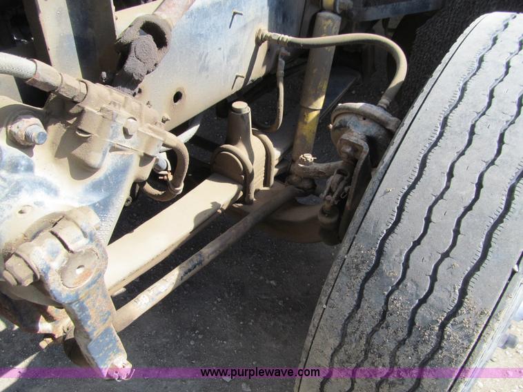 image for item E4677 1997 Freightliner FLD120 semi truck