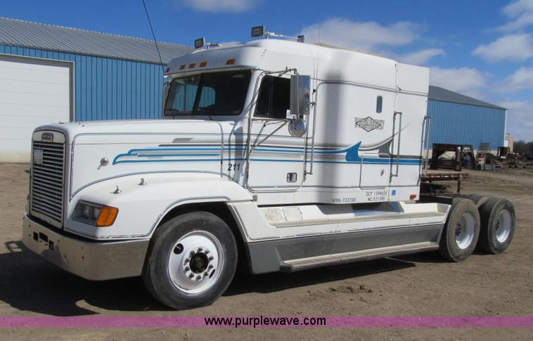image for item E4677 1997 Freightliner FLD120 semi truck