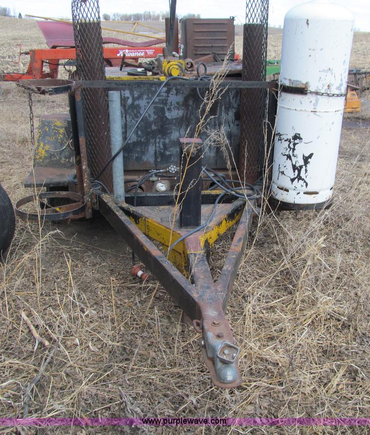 image for item E4682 Bidwell 24 tar pot