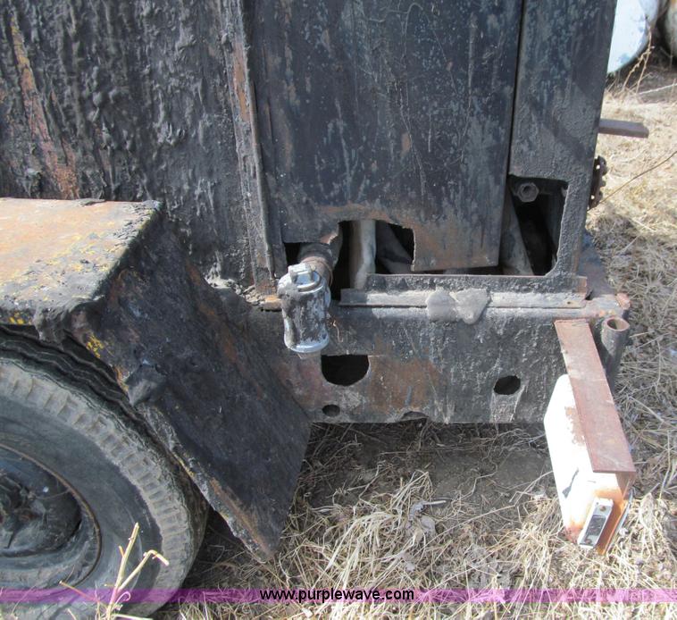 image for item E4682 Bidwell 24 tar pot