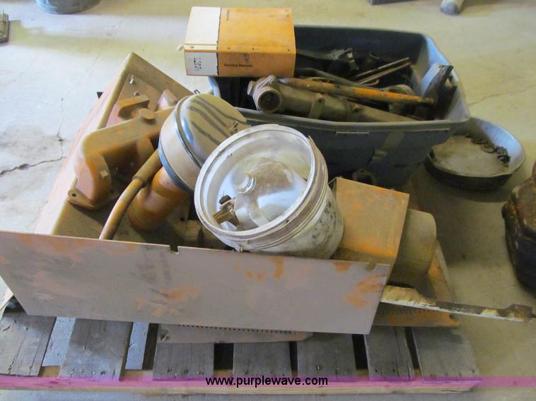 image for item E4683 1983 Case 850C track loader