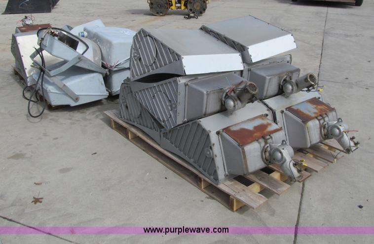 image for item E4688 Approximately 18 street light fixtures