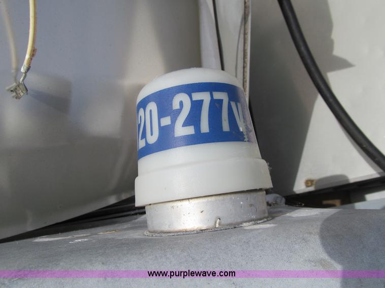 image for item E4688 Approximately 18 street light fixtures