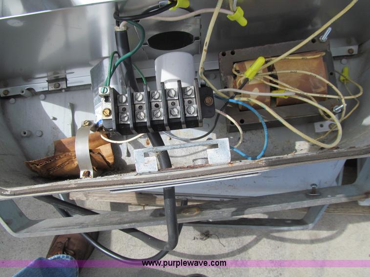 image for item E4688 Approximately 18 street light fixtures