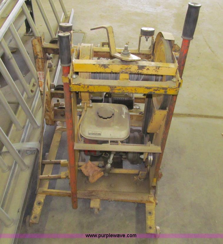 image for item E4690 Assroted tools