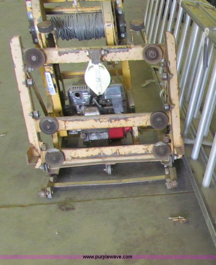 image for item E4690 Assroted tools