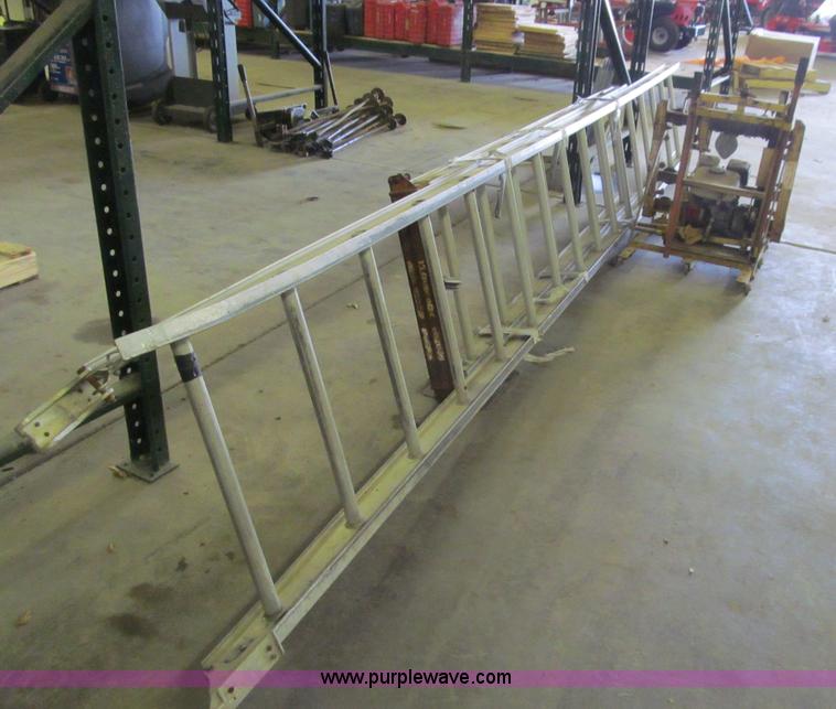 image for item E4690 Assroted tools