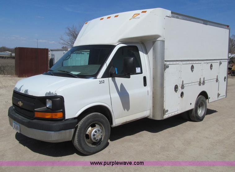 image for item E4697 2004 Chevrolet Express G3500 van
