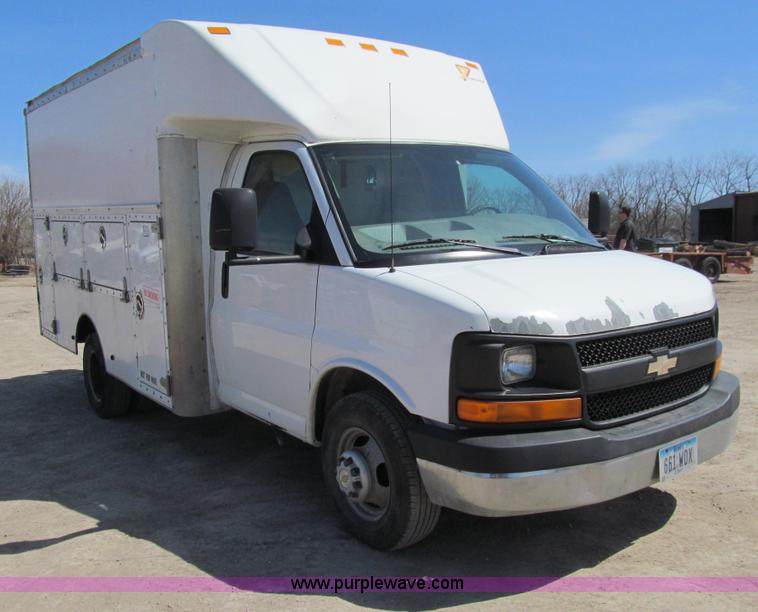 image for item E4697 2004 Chevrolet Express G3500 van