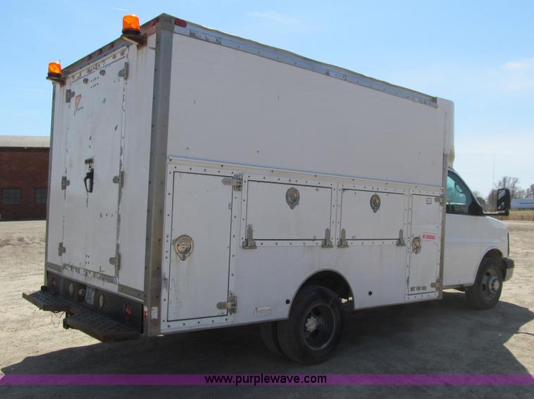 image for item E4697 2004 Chevrolet Express G3500 van