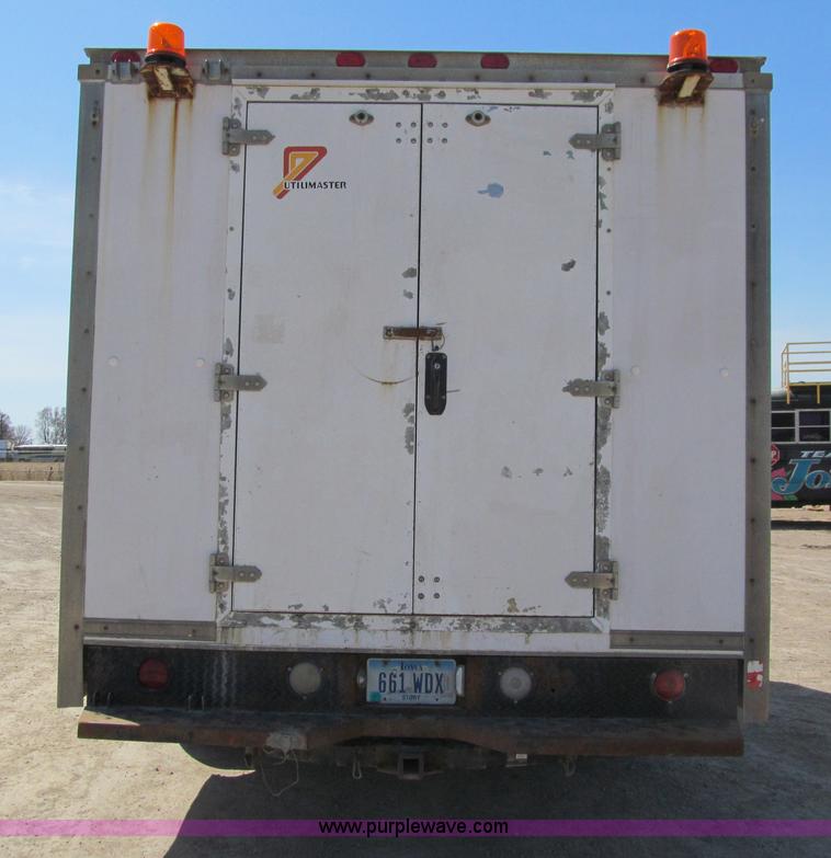 image for item E4697 2004 Chevrolet Express G3500 van