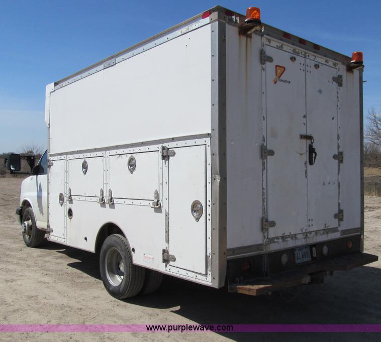 image for item E4697 2004 Chevrolet Express G3500 van