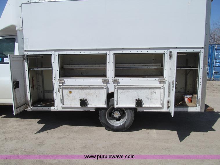 image for item E4697 2004 Chevrolet Express G3500 van