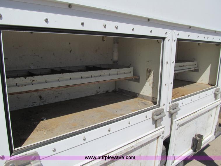 image for item E4697 2004 Chevrolet Express G3500 van