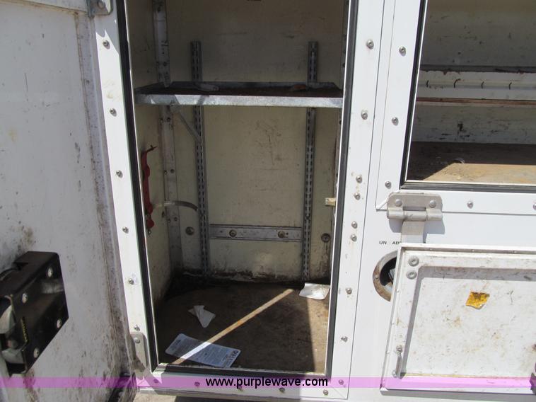 image for item E4697 2004 Chevrolet Express G3500 van