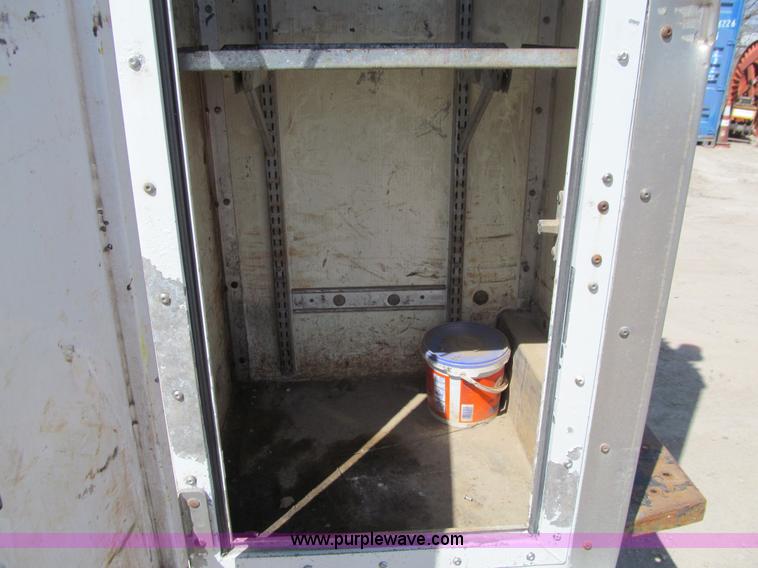 image for item E4697 2004 Chevrolet Express G3500 van