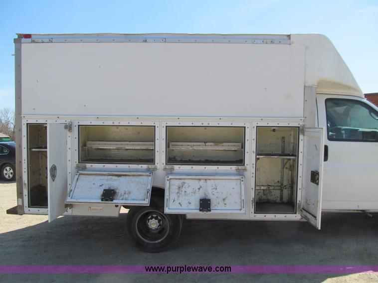 image for item E4697 2004 Chevrolet Express G3500 van