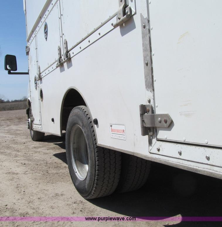 image for item E4697 2004 Chevrolet Express G3500 van