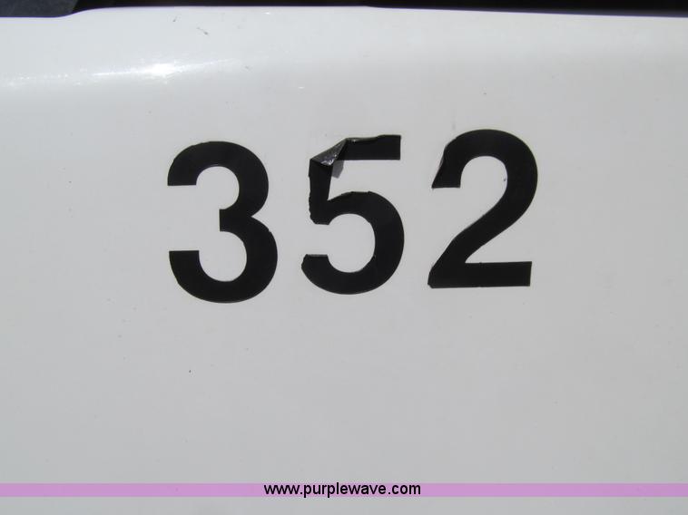 image for item E4697 2004 Chevrolet Express G3500 van