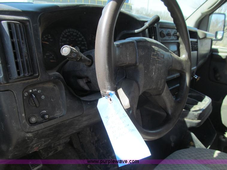 image for item E4697 2004 Chevrolet Express G3500 van
