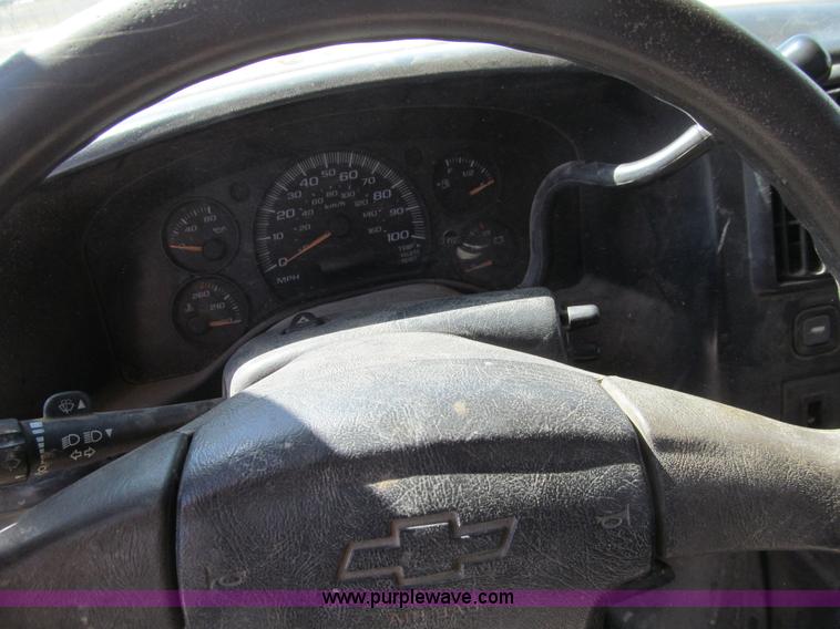 image for item E4697 2004 Chevrolet Express G3500 van