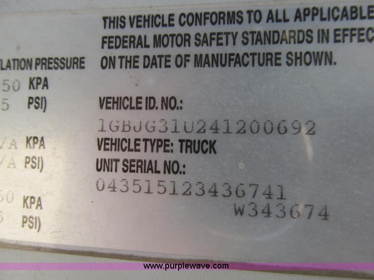 image for item E4697 2004 Chevrolet Express G3500 van