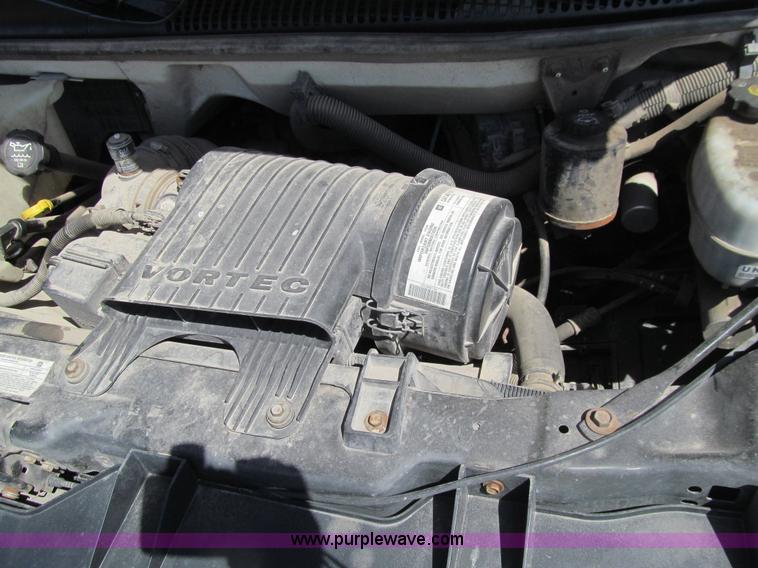 image for item E4697 2004 Chevrolet Express G3500 van