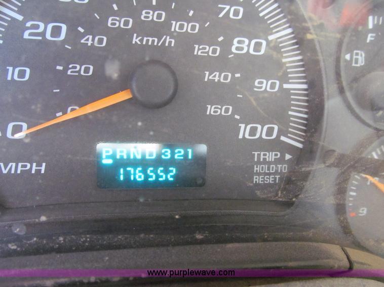 image for item E4697 2004 Chevrolet Express G3500 van