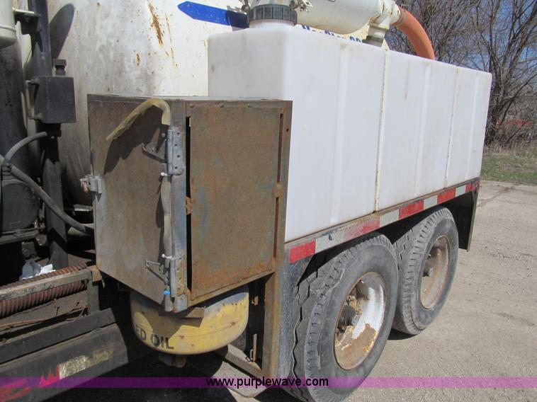 image for item E4698 Vacstar 800DT portable vacuum machine