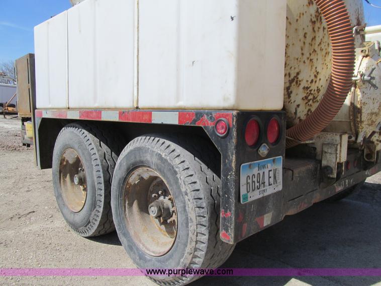 image for item E4698 Vacstar 800DT portable vacuum machine