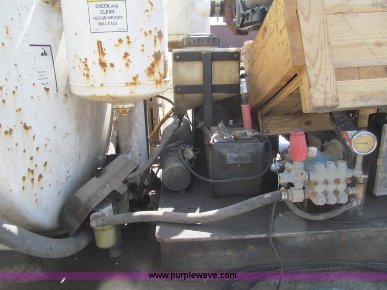 image for item E4698 Vacstar 800DT portable vacuum machine