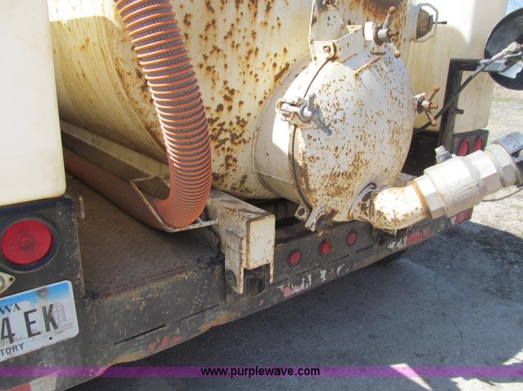 image for item E4698 Vacstar 800DT portable vacuum machine