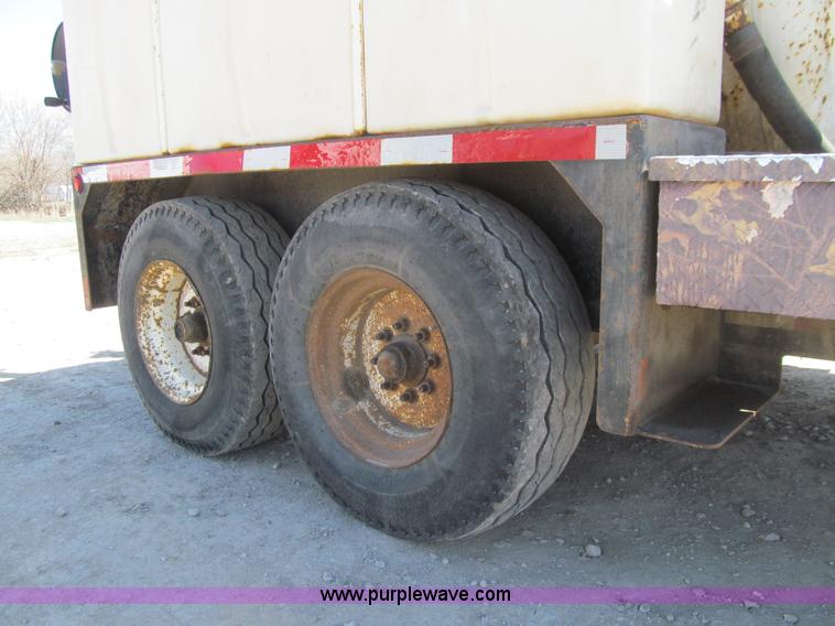 image for item E4699 Vacstar 800GT portable vacuum machine