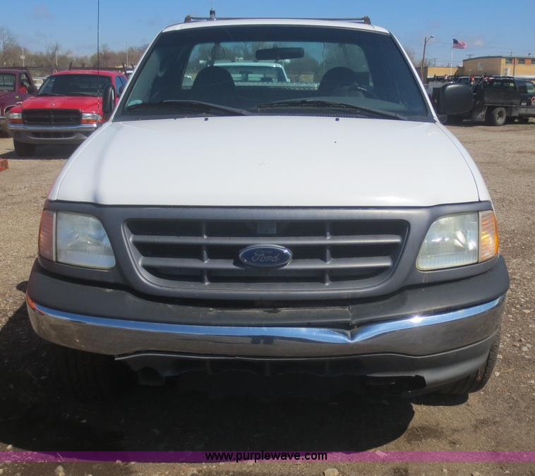 image for item F6855 2002 Ford F150 XL pickup truck