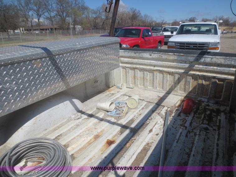 image for item F6855 2002 Ford F150 XL pickup truck