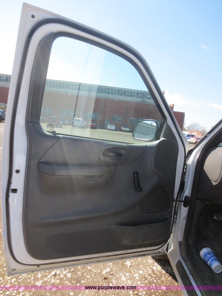 image for item F6855 2002 Ford F150 XL pickup truck