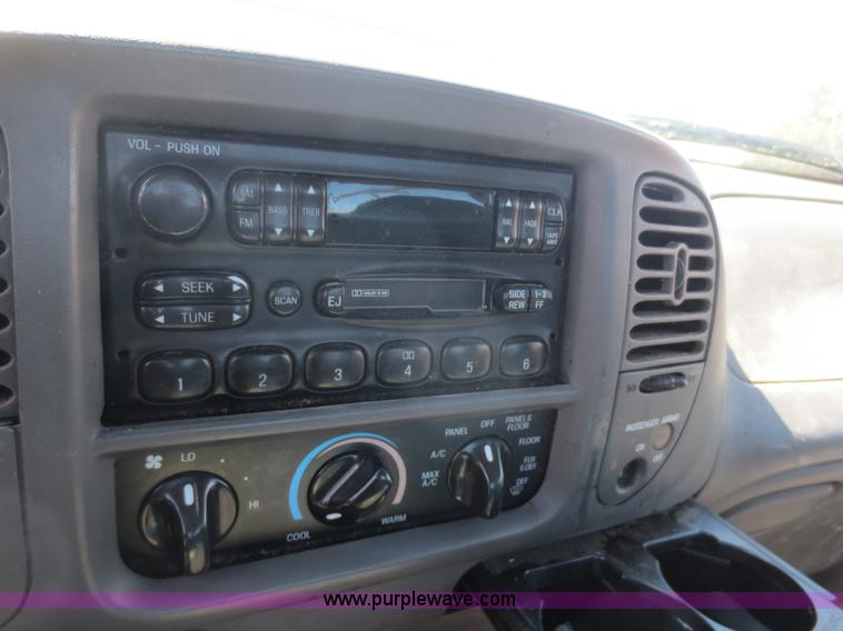 image for item F6855 2002 Ford F150 XL pickup truck