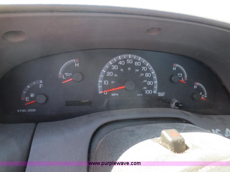 image for item F6855 2002 Ford F150 XL pickup truck