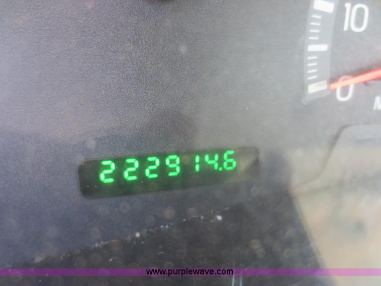 image for item F6855 2002 Ford F150 XL pickup truck