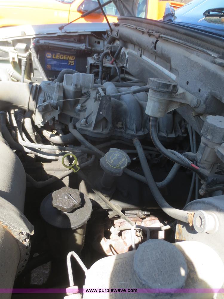 image for item F6855 2002 Ford F150 XL pickup truck