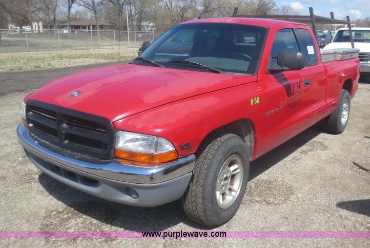 image for item F6857 1997 Dodge Dakota SLT pickup truck