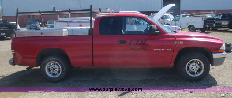 image for item F6857 1997 Dodge Dakota SLT pickup truck