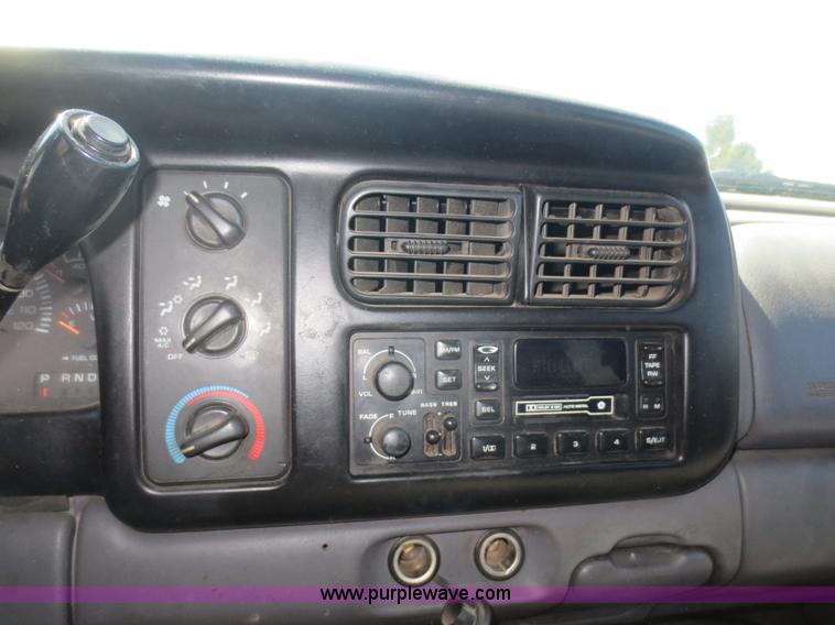 image for item F6857 1997 Dodge Dakota SLT pickup truck