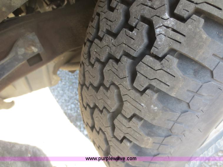 image for item F6858 1993 Dodge Dakota Club Cab pickup truck